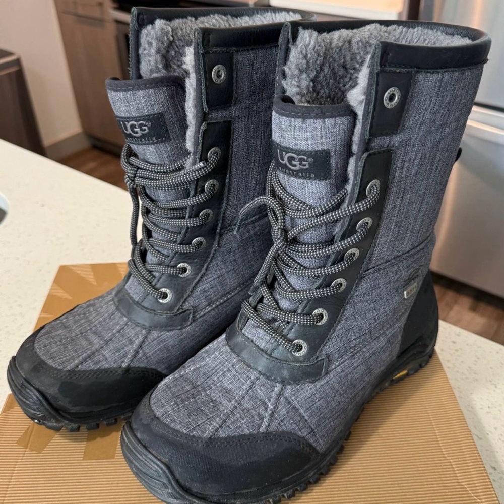 UGG Adirondack II women’s Charcoal Snow Boots size 8.5 retail price is $225